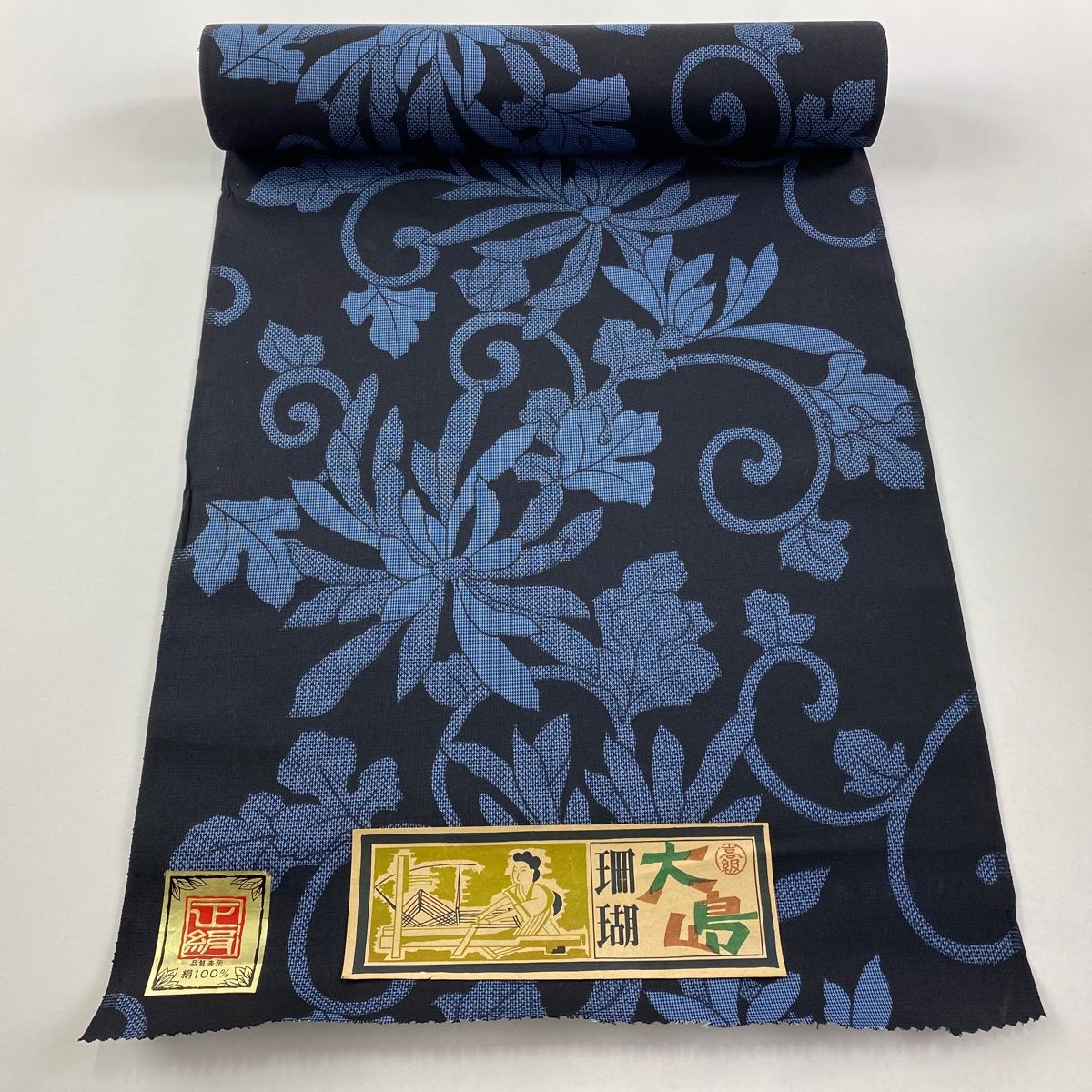 【新品未使用】美弥栄紬＜趣味の和装・多色変唐草花文＞着尺　正絹　反物 新品未使用】美弥栄紬＜趣味の和装・多色変唐草花文＞着尺 正絹