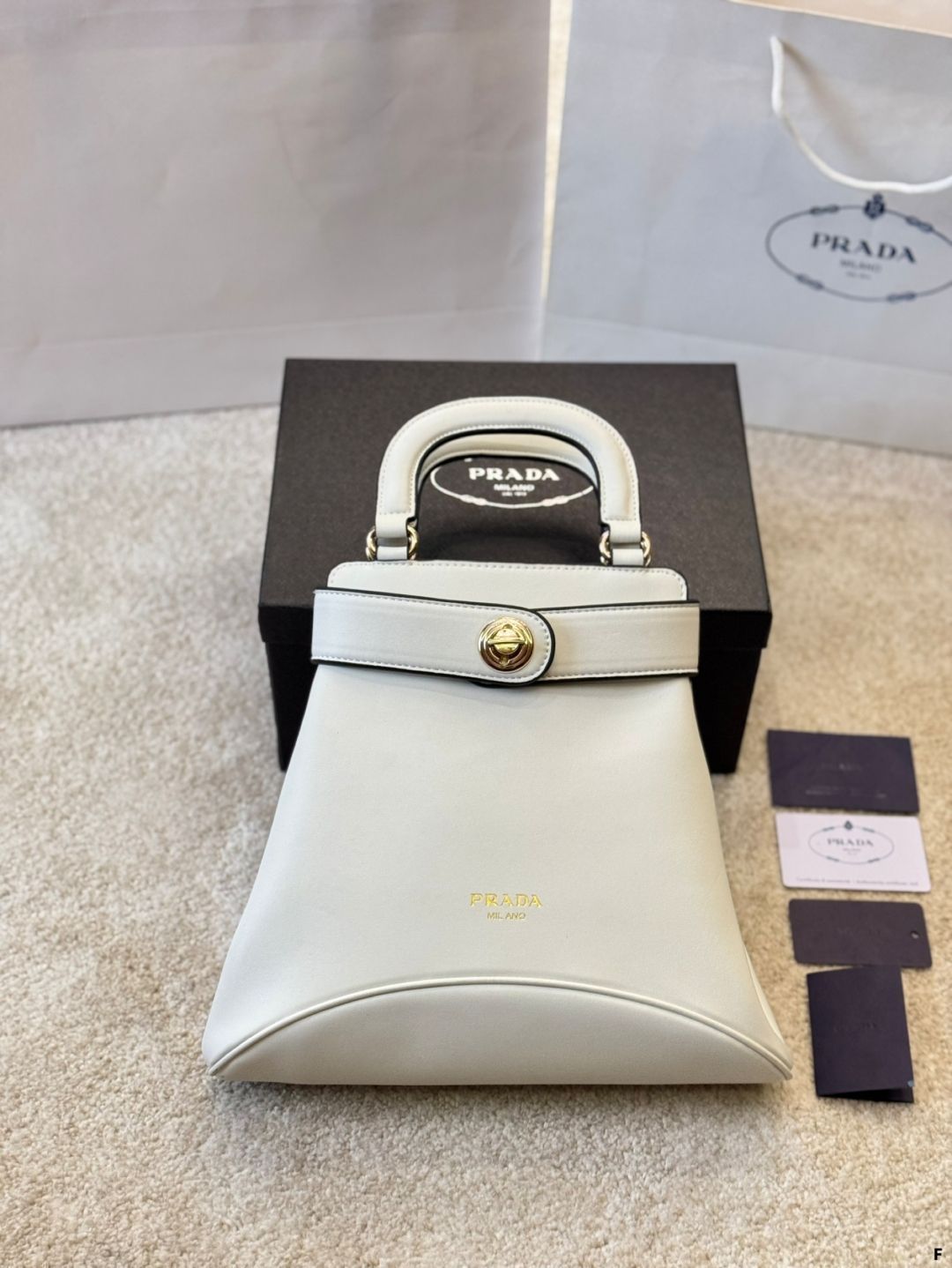 今日特価】Prada 25 ショーコレクション ショルダーバッグ 45