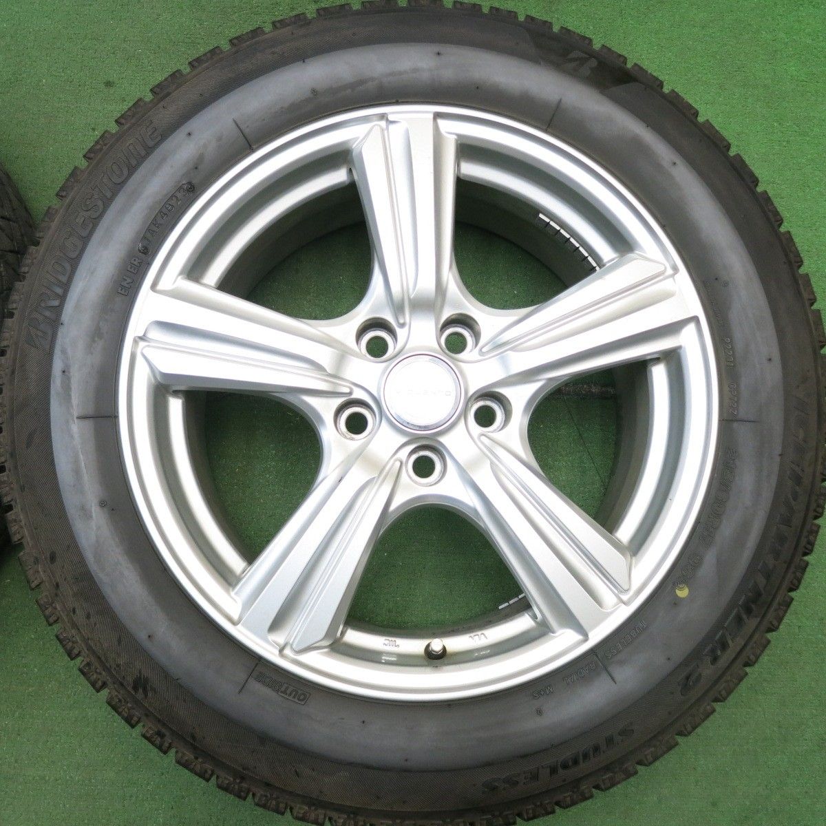 バリ溝！23年！9.5分☆スタッドレス 215/60R17 ブリヂストン アイス