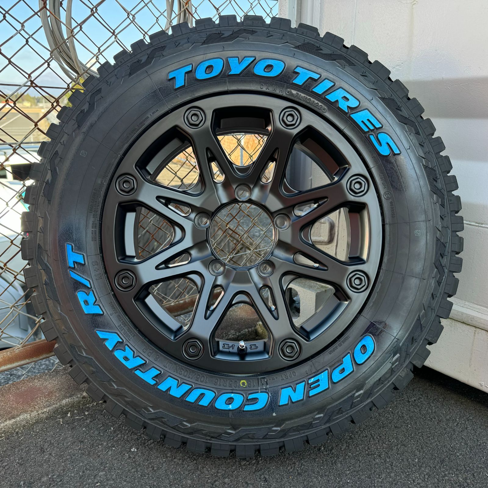 トーヨー オープンカントリー RT 185/85R16 ホワイトレター ジムニー 