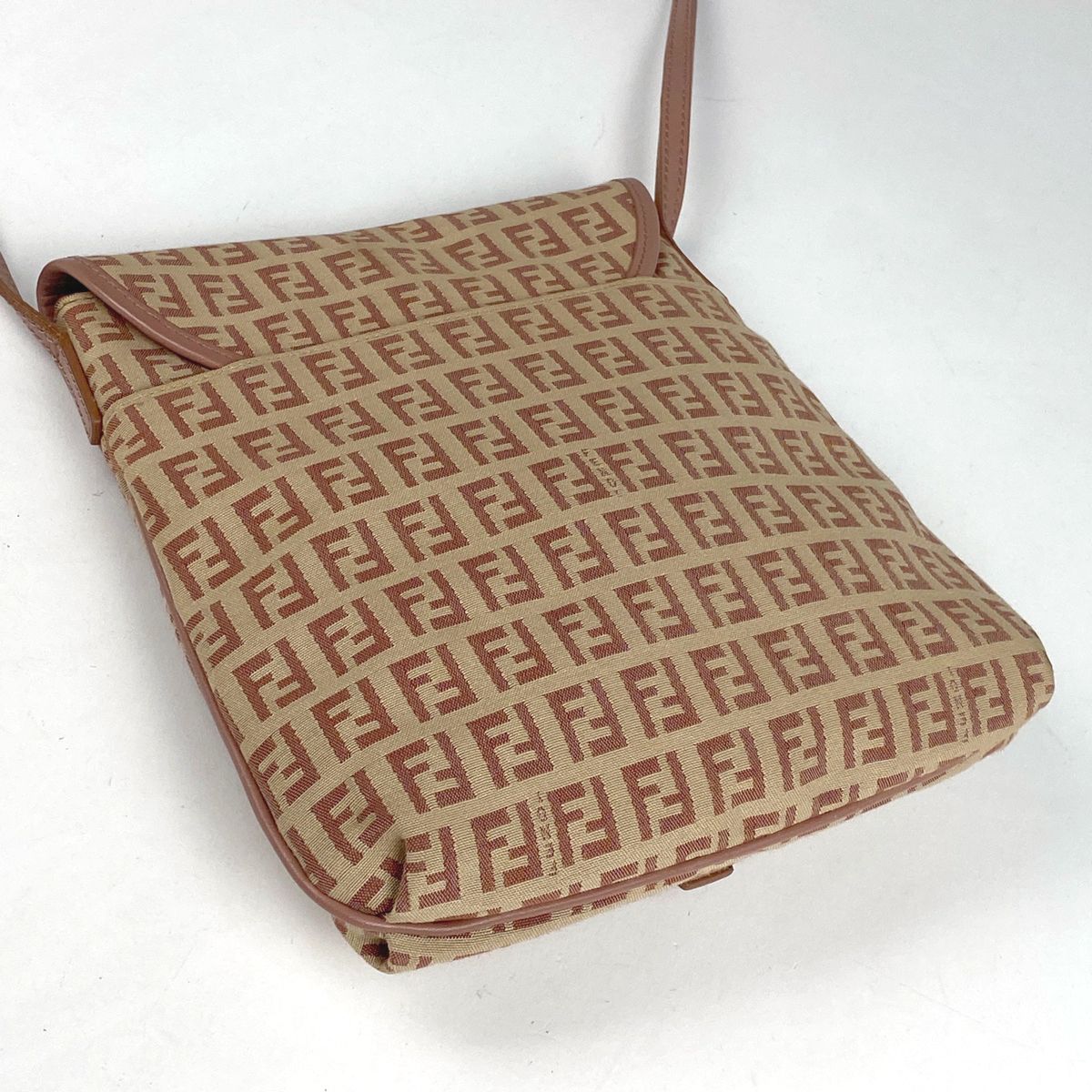 フェンディ FENDI ズッキーノ柄 ショルダーバッグ 斜め掛け
