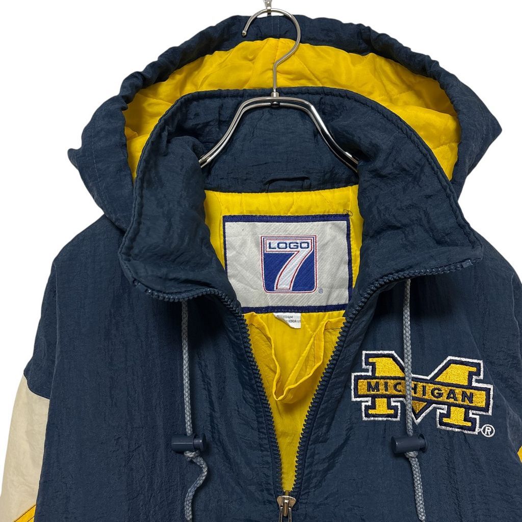 【LOGO 7】 ミシガン大学 カレッジロゴ中綿入アノラックパーカーS-3116 LOGO 7】 ミシガン大学 カレッジロゴ中綿入アノラックパーカーS-3116