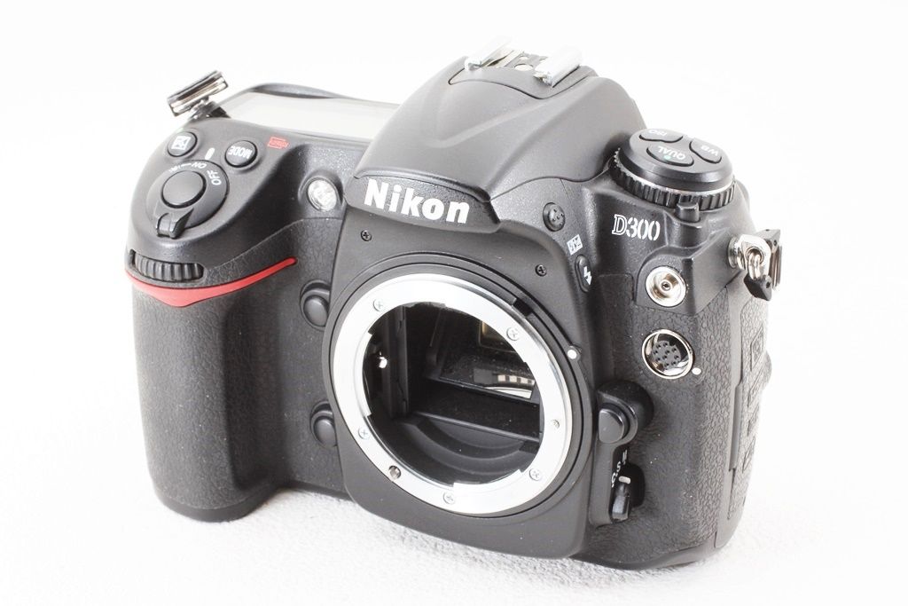 Nikon D300 本体のみジャンク ジャンク Nikon D300 本体 + 付属品