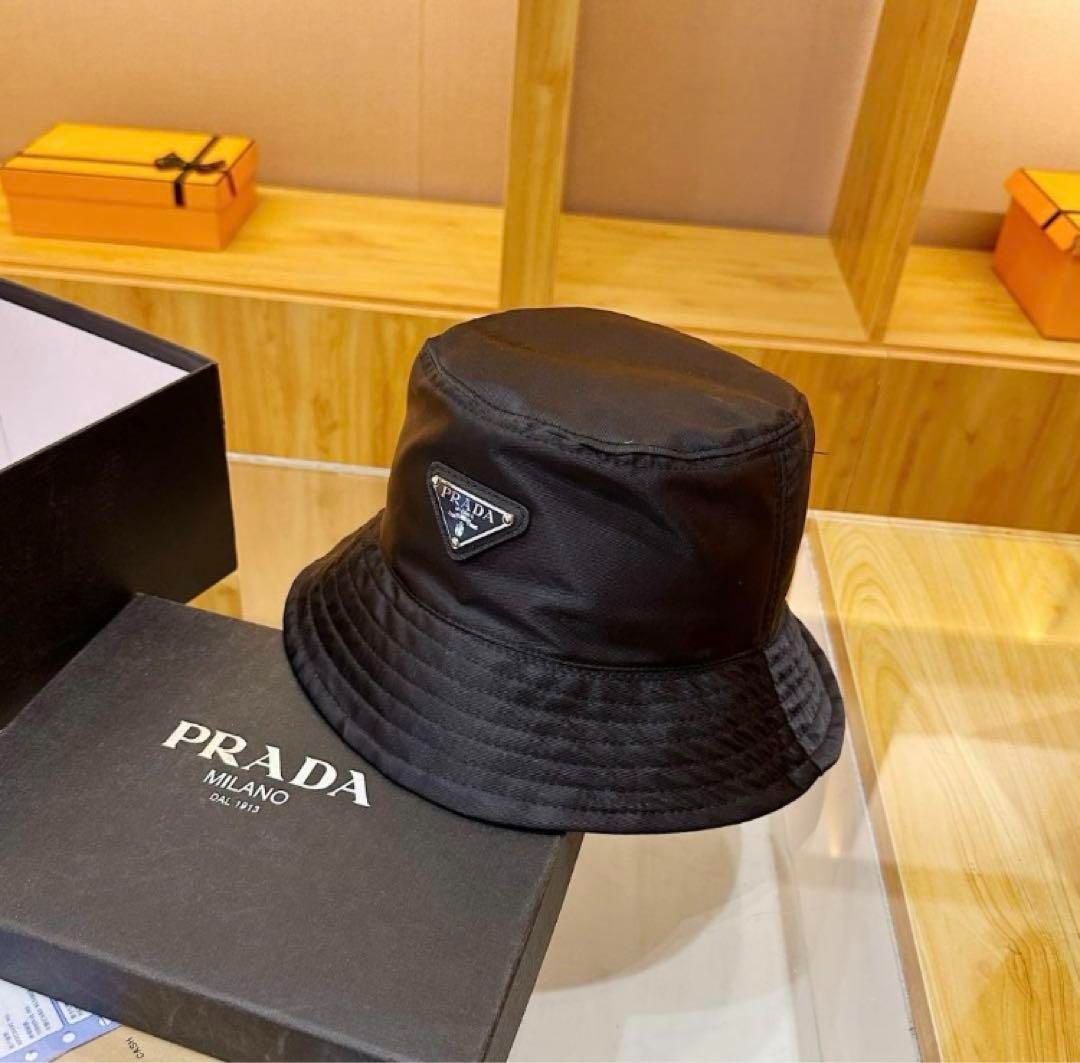 新品未使用品　タグ付き　PRADAプラダ　バケットハット　帽子　ノベルティ