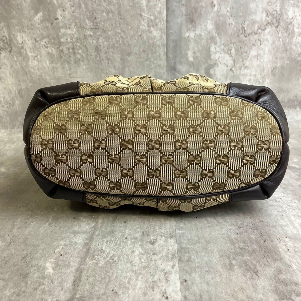 ✨良品✨ GUCCI グッチ 2way ショルダーバッグ トートバッグ GG柄 ロゴ型押し ゴールド金具 シリアル 肩掛け 斜め掛け キャンバス レザー  レディース ベージュ 肌色 ブラウン 茶色 - メルカリ