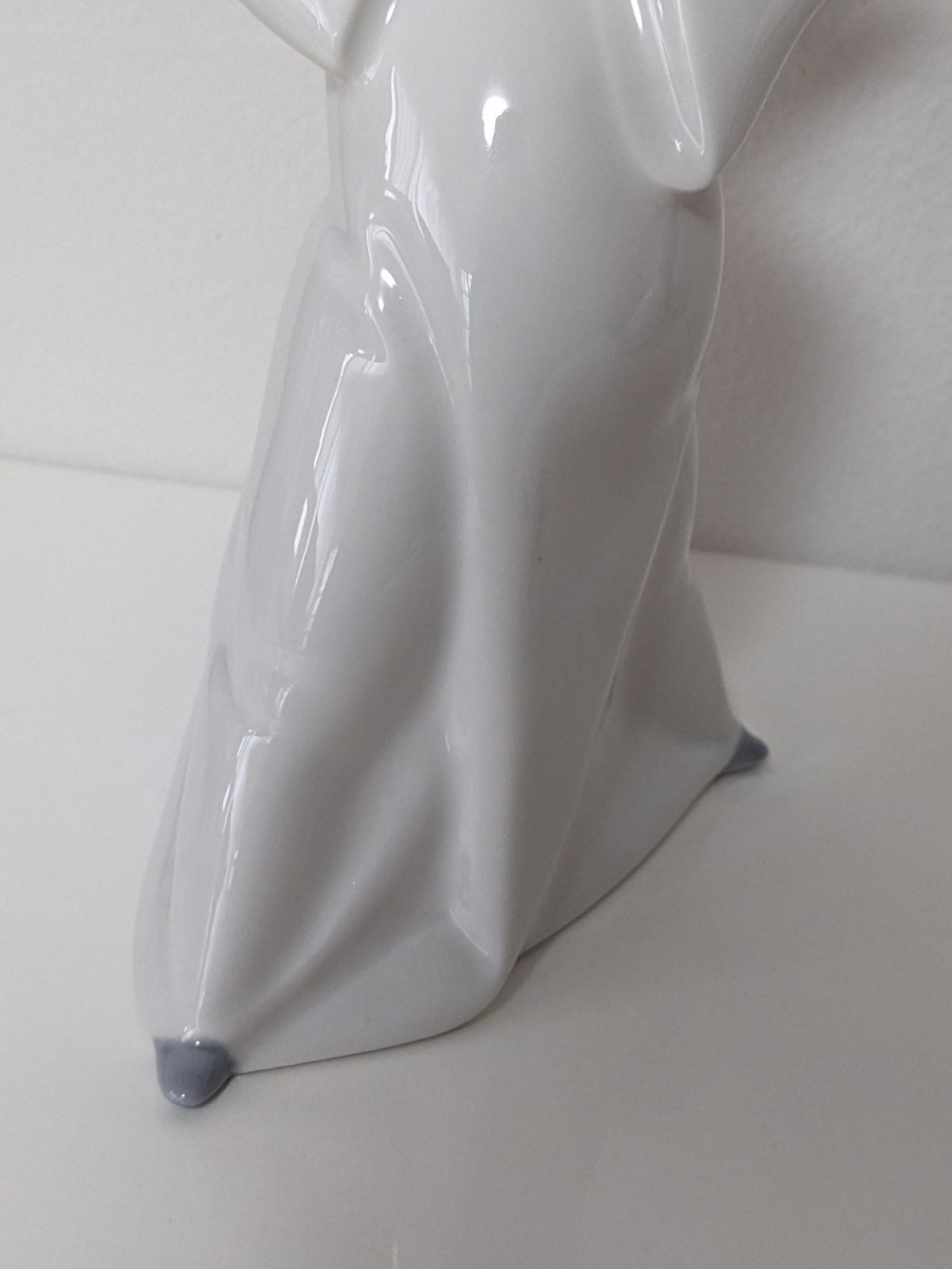 リヤドロ磁器人形天使の考えごと