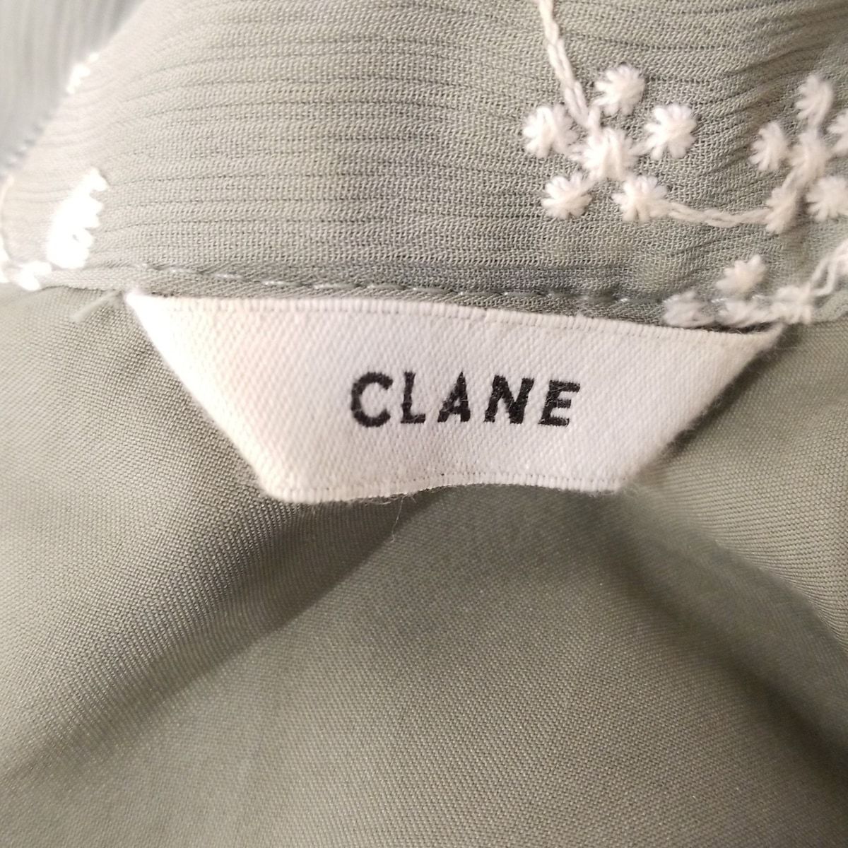 - ライトグリーン×アイボリー