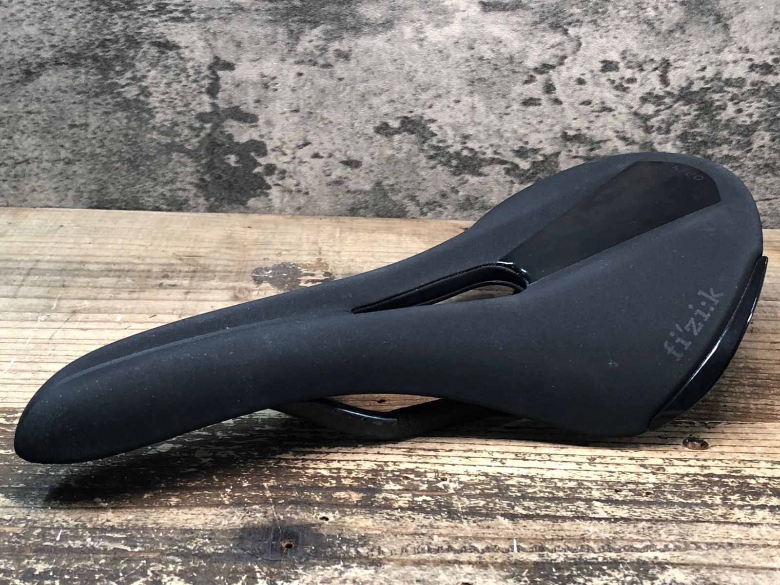 ■fi'zi:k:ALIANTE R1 サドル 楽天市場】フィジーク サドル テンポ アリアンテ R1 カーボンレール