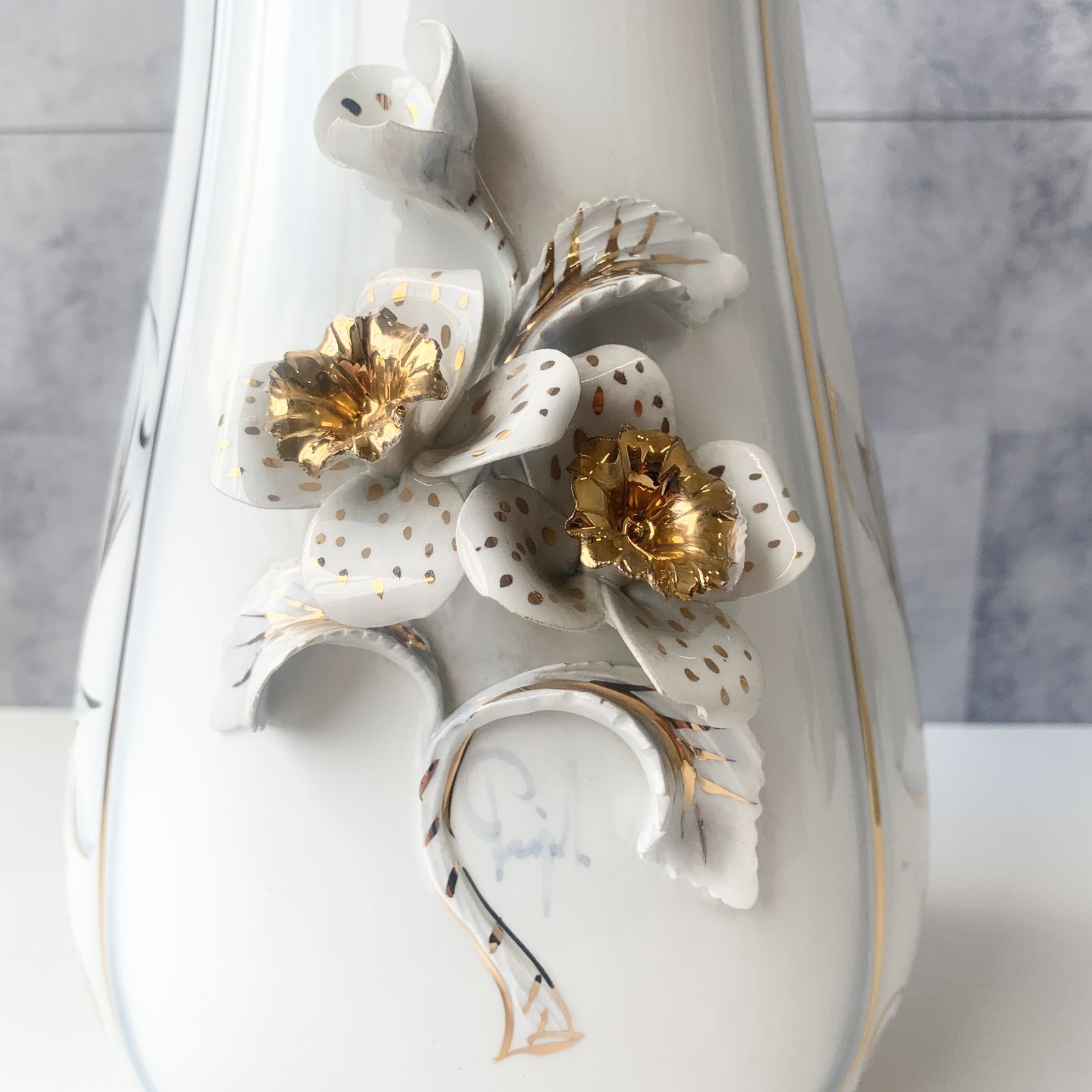 花細工 花瓶 フラワーベース 金属細工? 立体 花びら 白 ホワイト 洋風 シャビーシック インテリア オブジェ おしゃれ リビング
