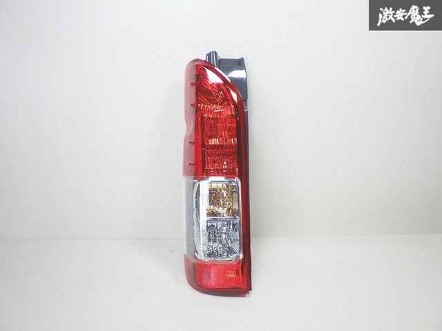 ハイエース 200系 テールライト トヨタ 純正 新品外し ¹⁵ 200系ハイエース 純正テールランプ 新車外し （送料無料] 新車
