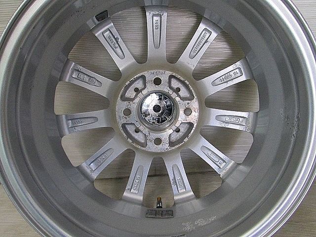 装着車種アクア