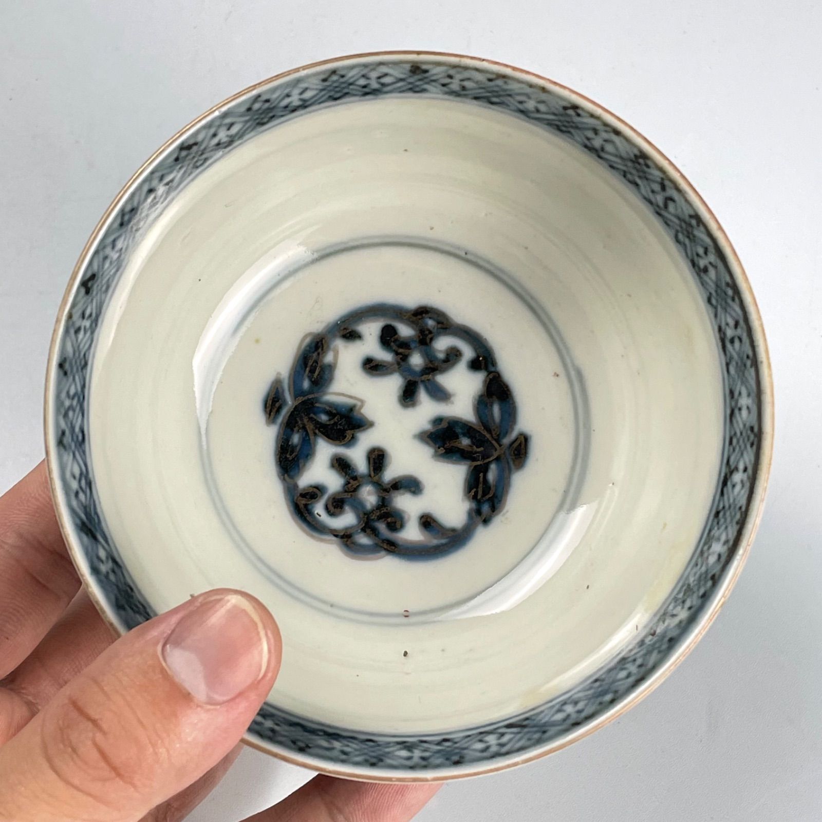 a 古伊万里 蓋茶碗 染付 小丼 花草蝶紋 おいしい