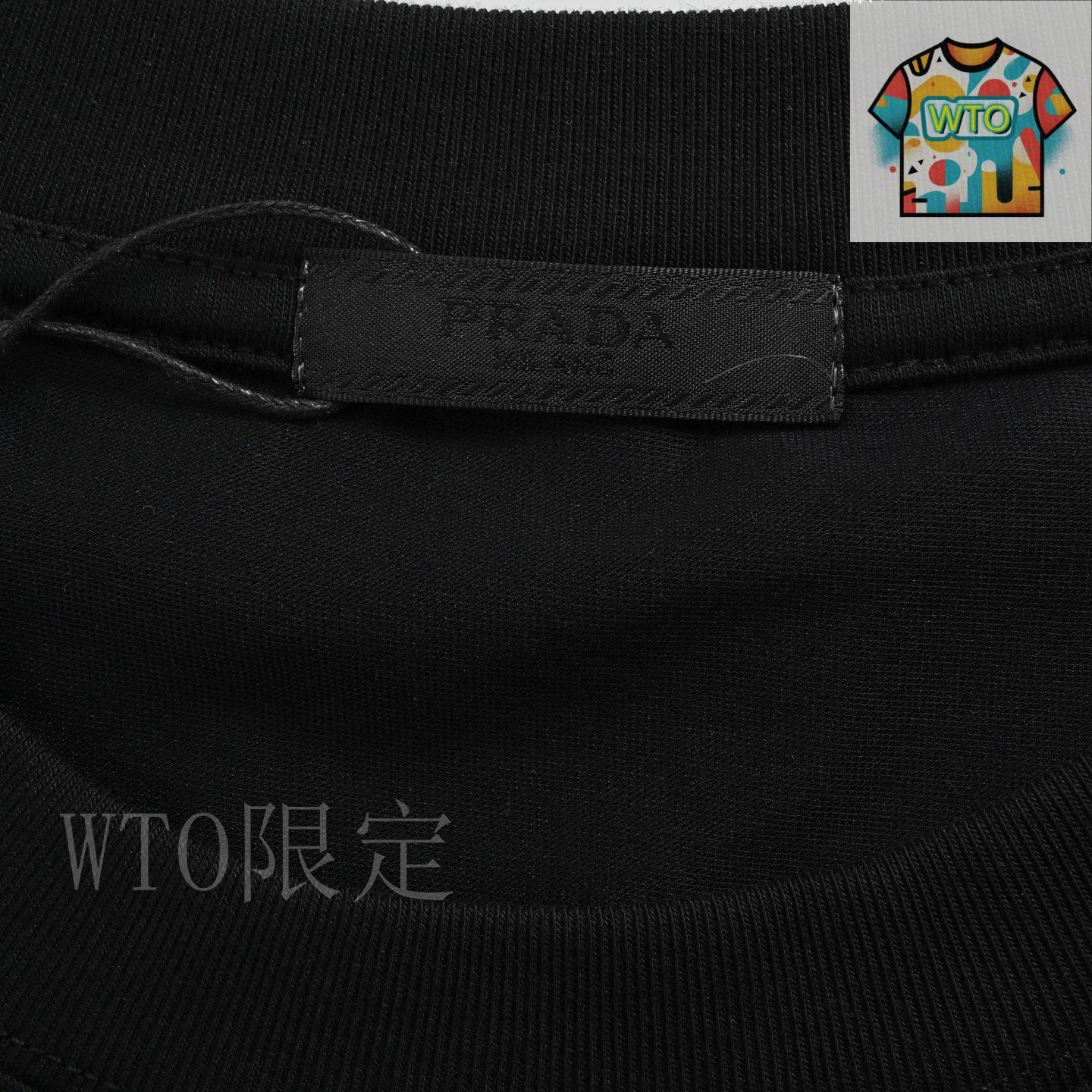新品タグ付き PRADA ロゴ入り　ショートコート 今日特価】Prada 胸三角ロゴ 後ろアルファベット ショート