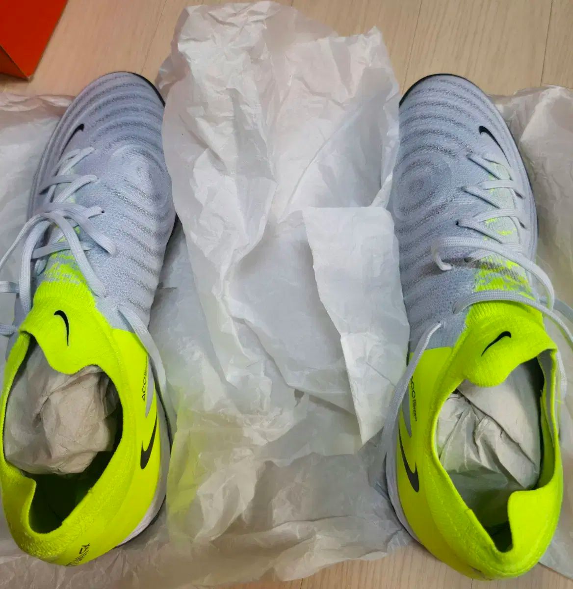 Nike サッカーシューズ シルバー/イエロー Nike ファントムgx2