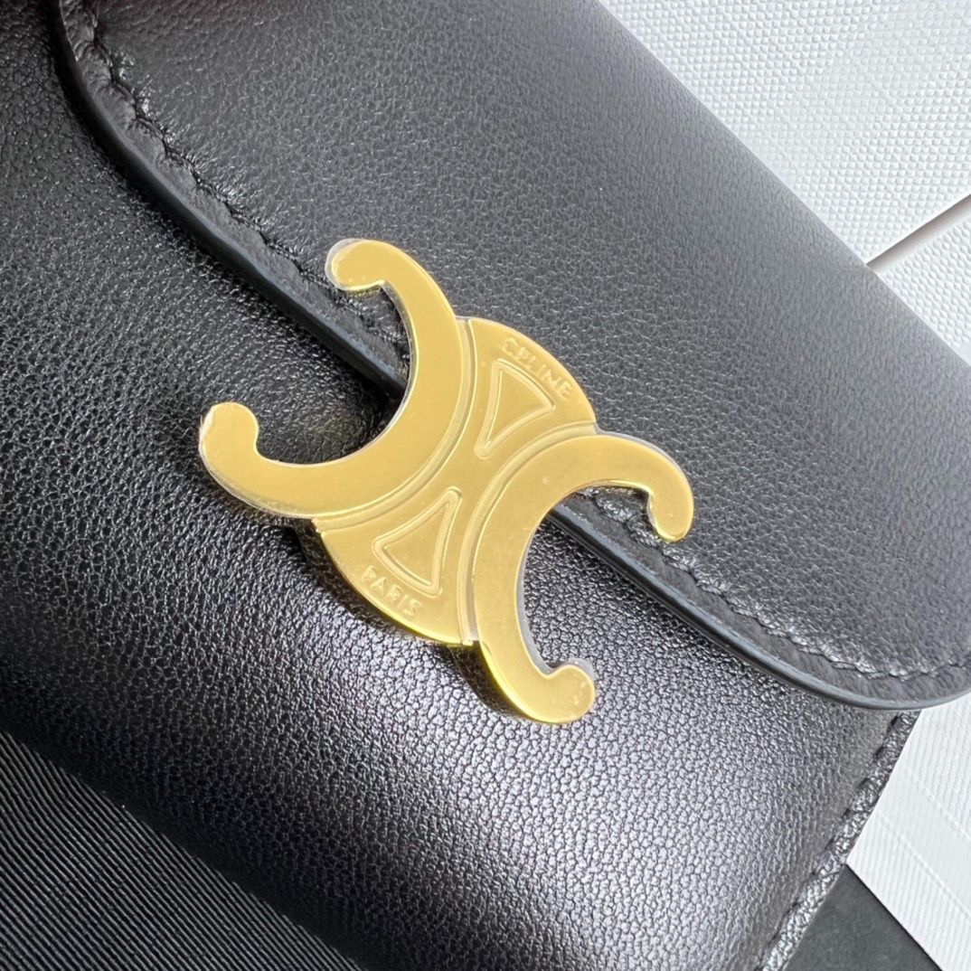 CELINE セリーヌ トリオンフ コンパクト財布 SMALL TRIOMPHE