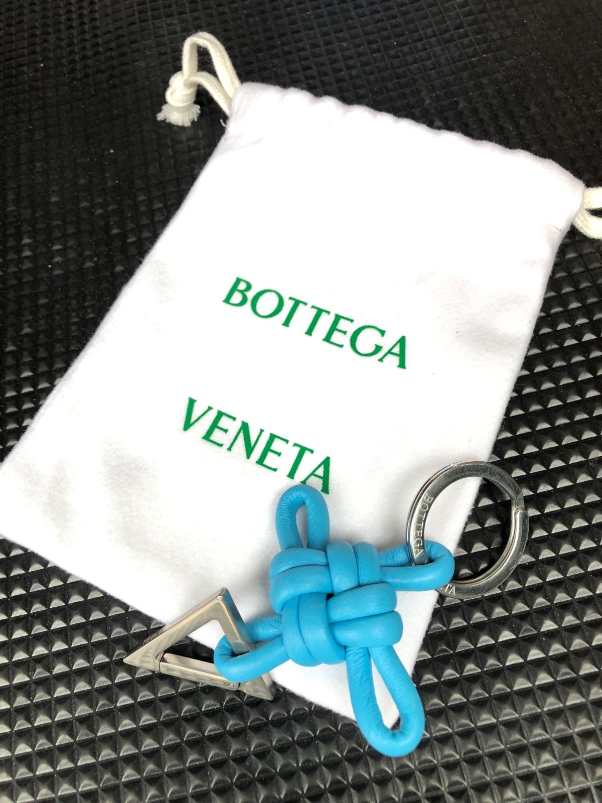 BOTTEGA VENETA】トライアングル キーリング ブルー ※ギフトレシート