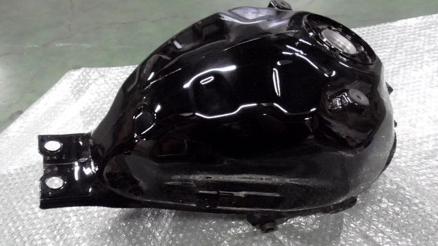 ジグサー250 ED22Y-101xxx の タンク 1759886153