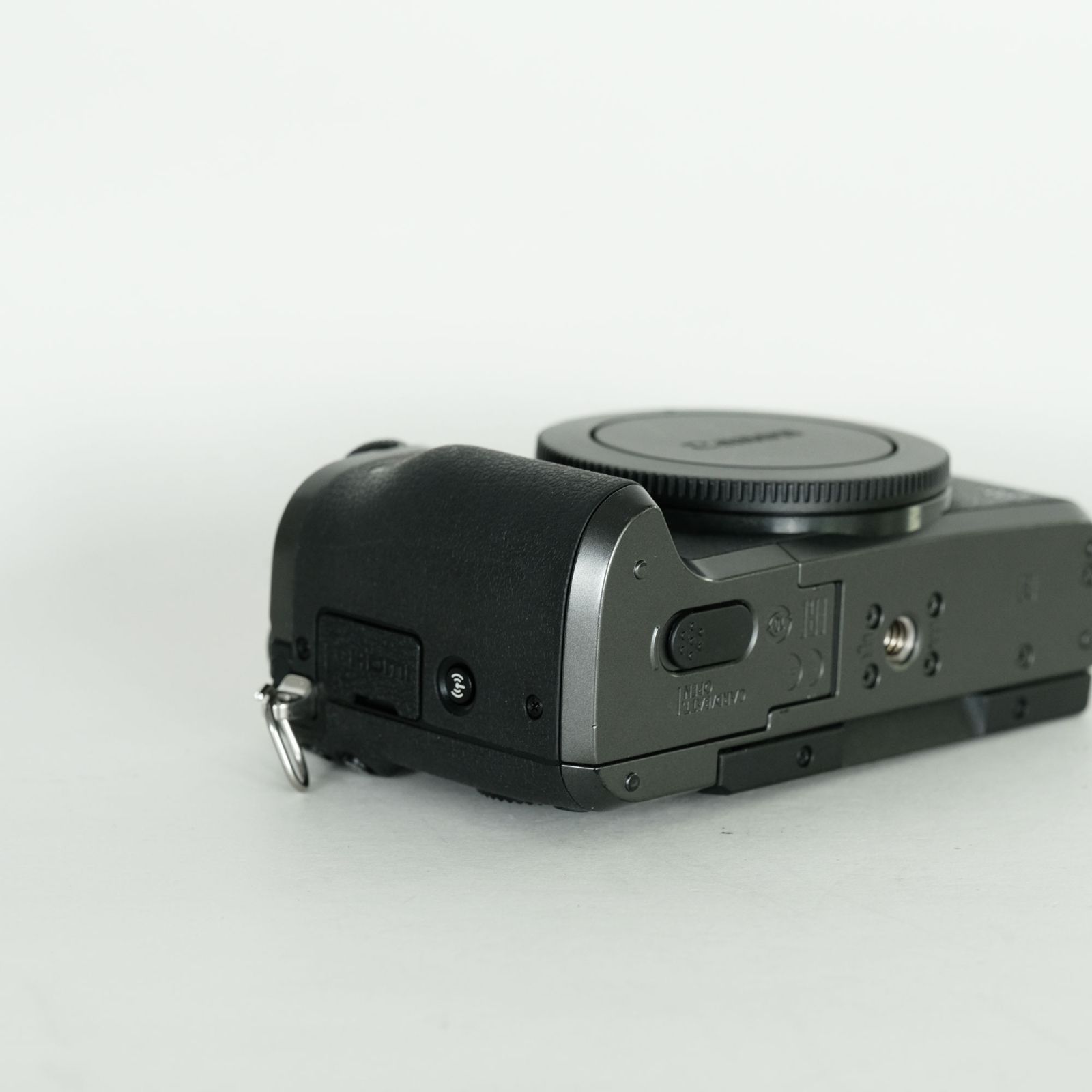 良品] Canon EOS M6 [ボディ ブラック] / キヤノンEF-Mマウント