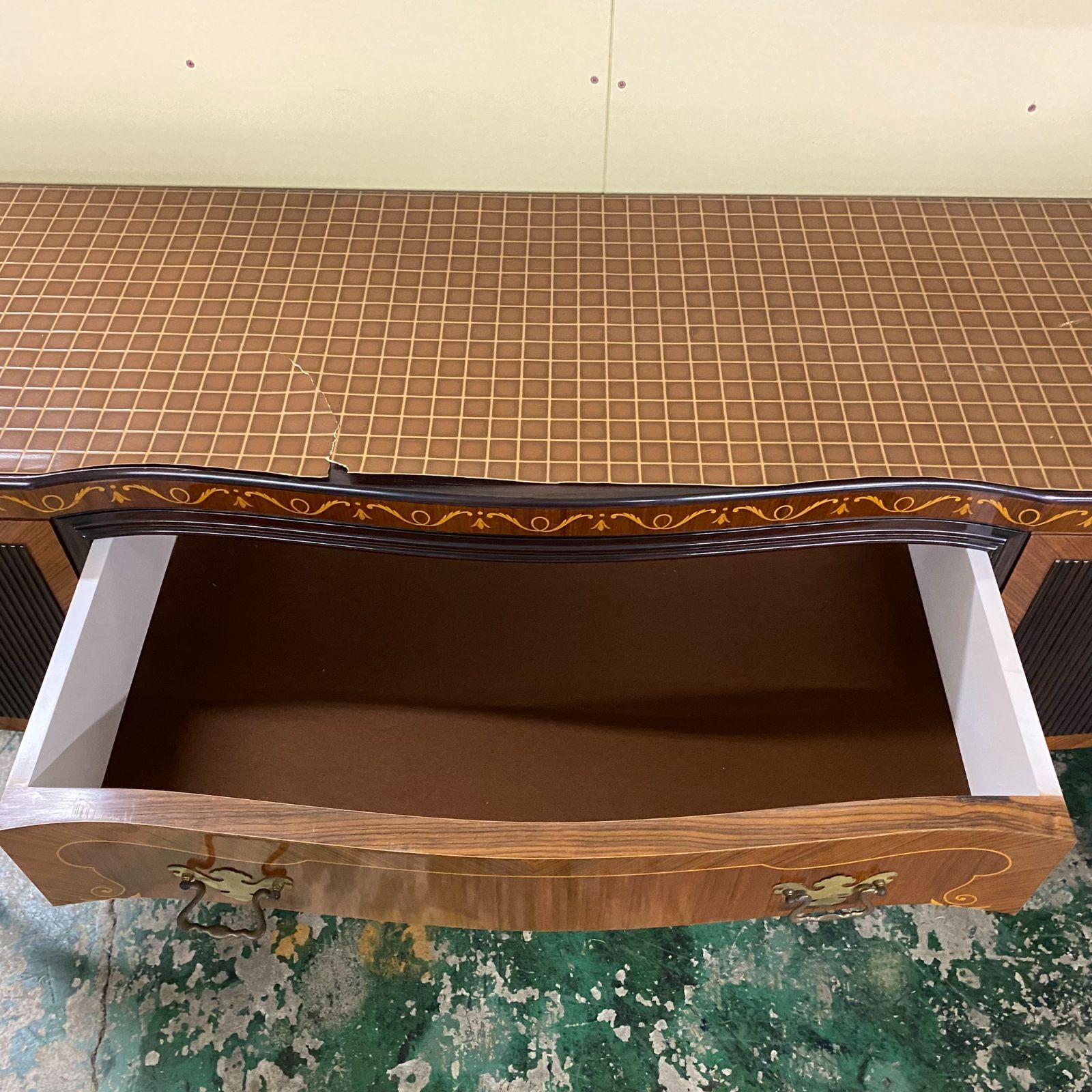 アンティークキャビネット 猫脚