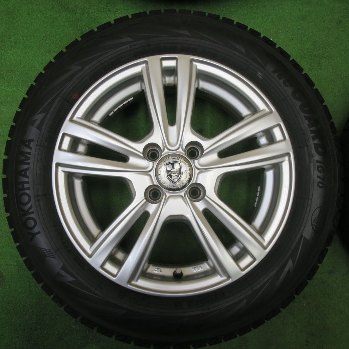バリ溝 215/70R16 ダンロップ スタッドレス 12年製 即決 バリ溝！22年 