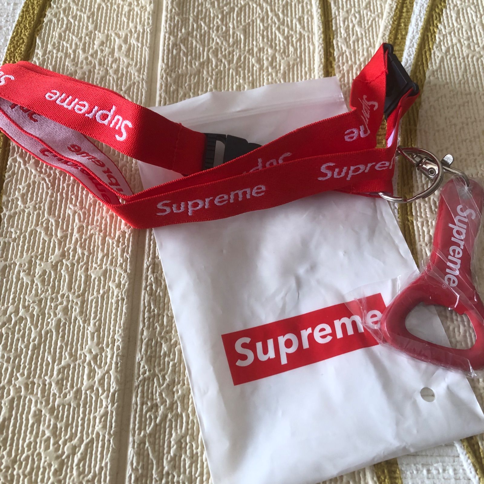 supreme 栓抜きランヤードネックストラップ