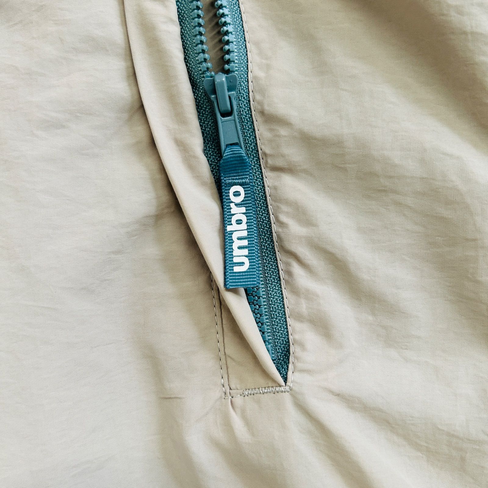 UMBRO／アンブロ 配色切替ナイロントラックジャケット（ブルー