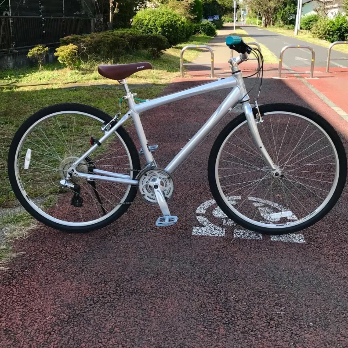 通勤通学やちょっとしたサイクリングにもおすすめ リユース クロスバイク GIANT CRS MTB BMXスタイルカスタム ジャイアント アルミクロスバイク