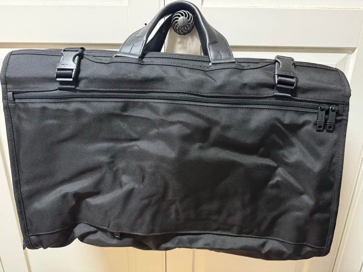 未使用品!! TUMI トゥミ ガーメント バッグ ビジネス ナイロン レザー Tumi(トゥミ) スーツケース ガーメントバッグ トゥミ ガーメントケース