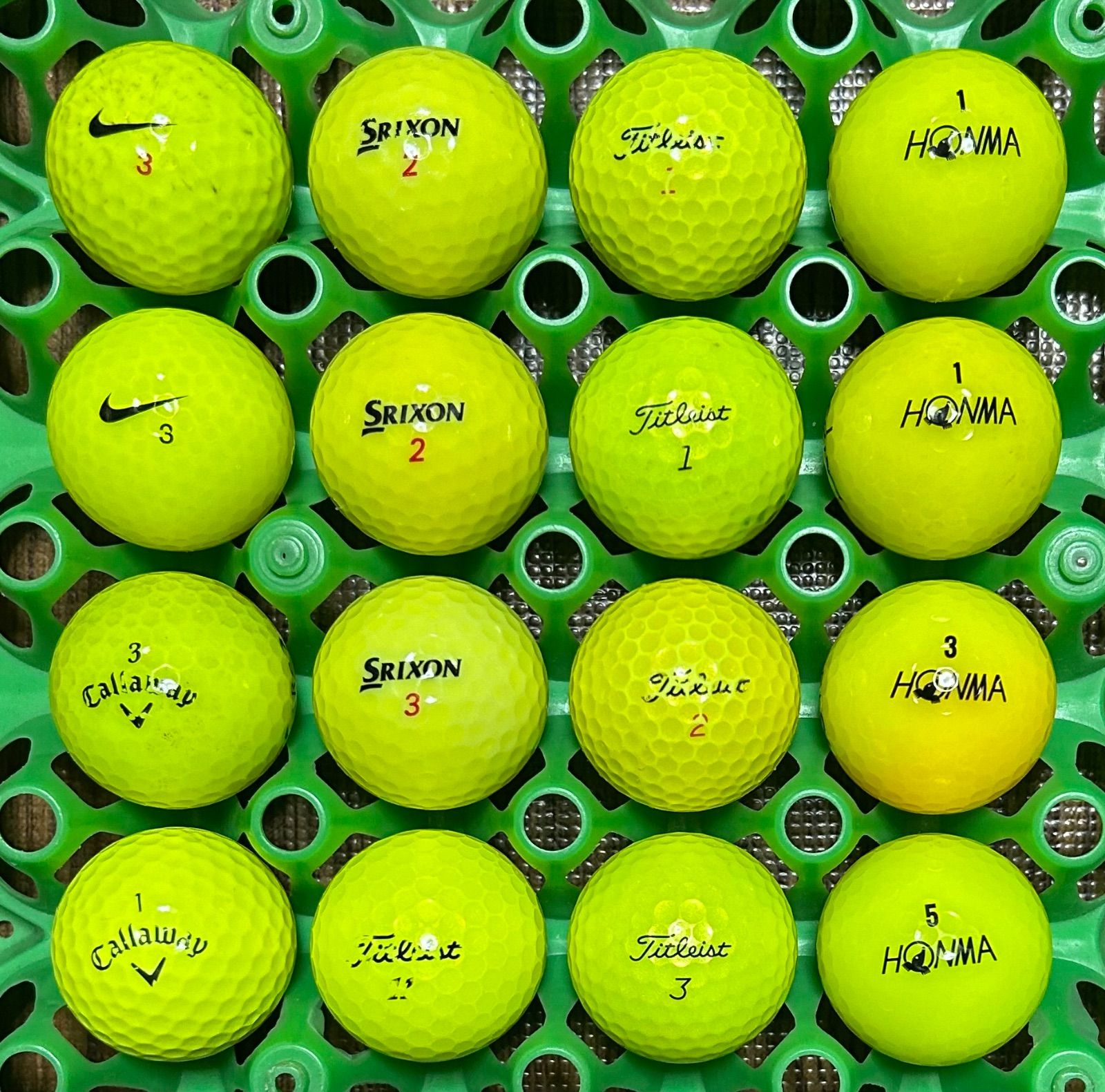 有名メーカー 混合 ロストボール カラー 16個 イエロー 黄色 ナイキ NIKE キャロウェイ Callaway スリクソン SRIXON タイトリスト Titleist ホンマ HONMA