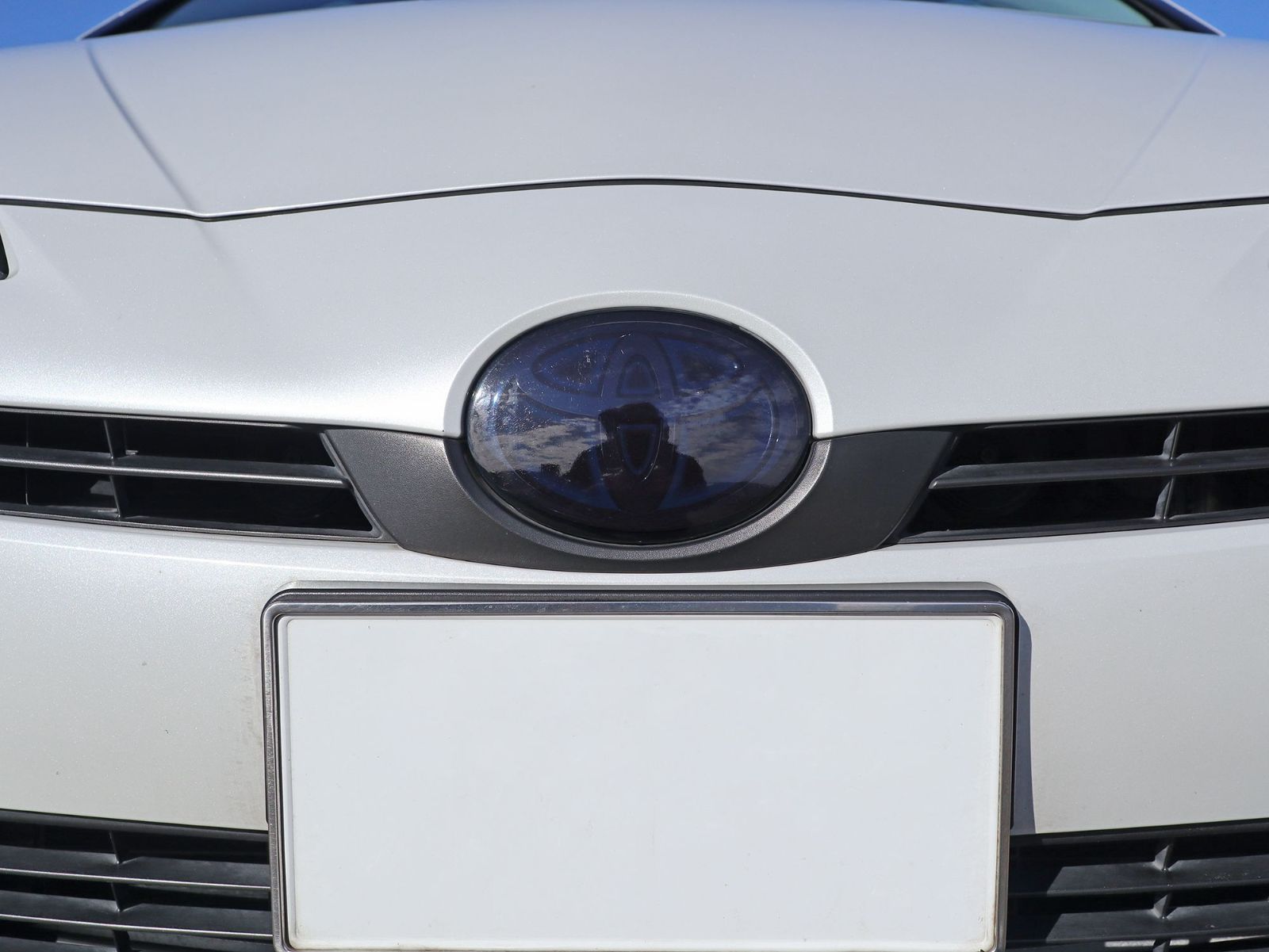 Tint+再利用Okエンブレム スモークフィルム後期プリウス50(スモーク20％)  ZVW50/ZVW51/ZVW55 vvw zvw50 zvw51
