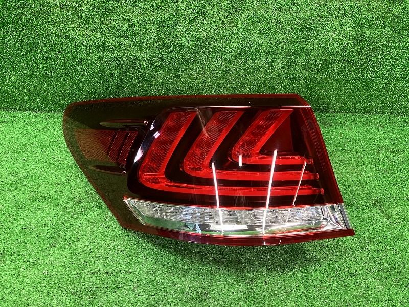 レクサス LS DAA-UVF45 右テールライト/右テールランプ LS600H 4WD 2UR