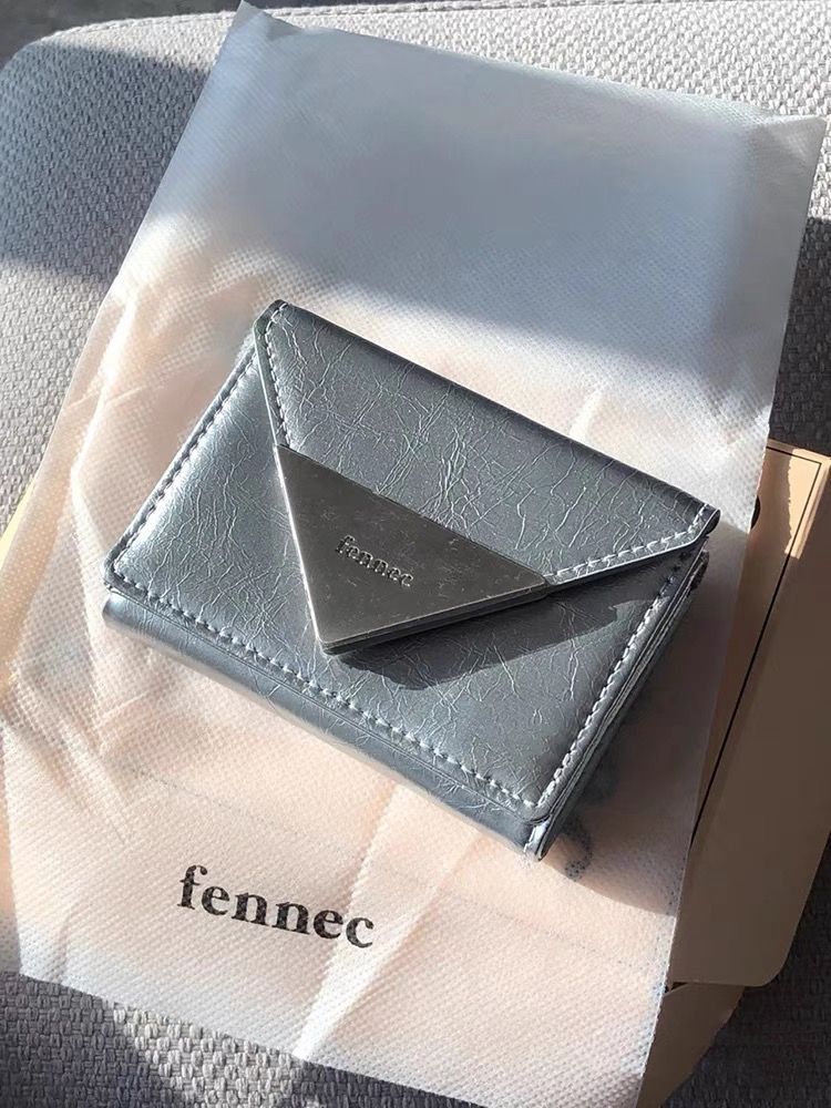 FENNEC フェネック CRINKLE TRIANGLE TRIPLE WALLET D 3段財布 - メルカリ