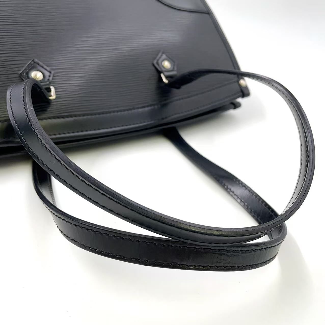 LOUIS VUITTON マドレーヌPM エピ エピ ノワール レザー