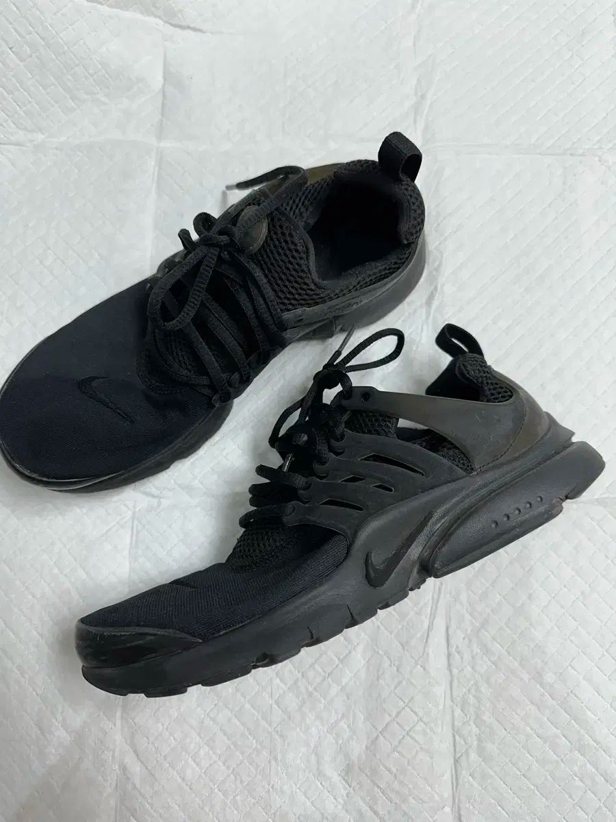 NIKE(ナイキ) フォレスト 黒 250