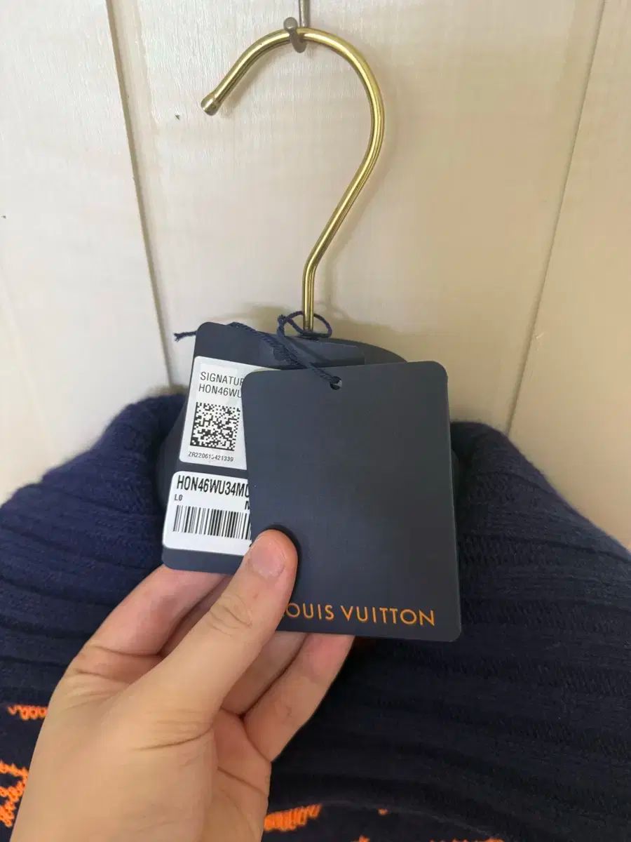 完売品　ほぼ未使用　LOUIS VUITTON シグネチャーカーディガン ほぼ新品 Louis Vuitton(ルイヴィトン) シグネチャー