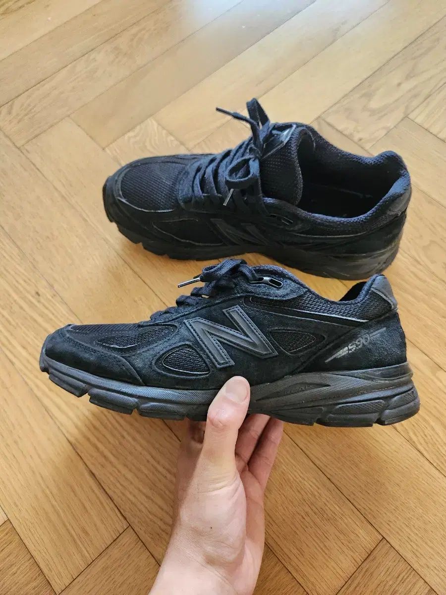 New Balance ニューバランス 990v4 トリプルブラック 260