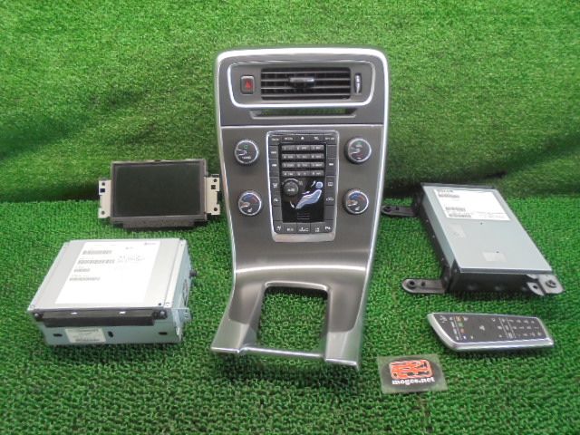 3FJ1605 G2-4 ボルボ V60 DBA-FB4164T 2011年 DRIVe ナビユニット＋モニター 操作パネルセット BVVE903A