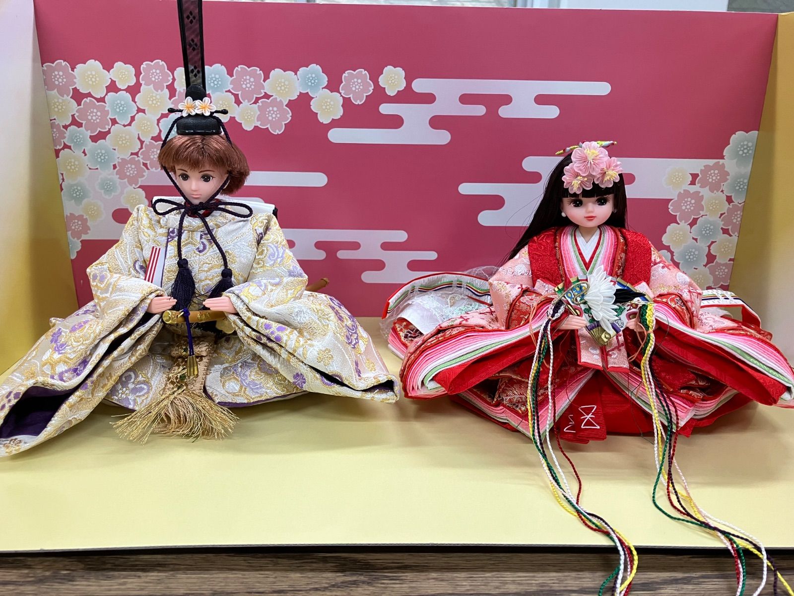 【美品】久月　リカちゃんの雛人形 Amazon | 雛人形 リカちゃん 久月 ひな人形 収納飾り 三段飾り 五人