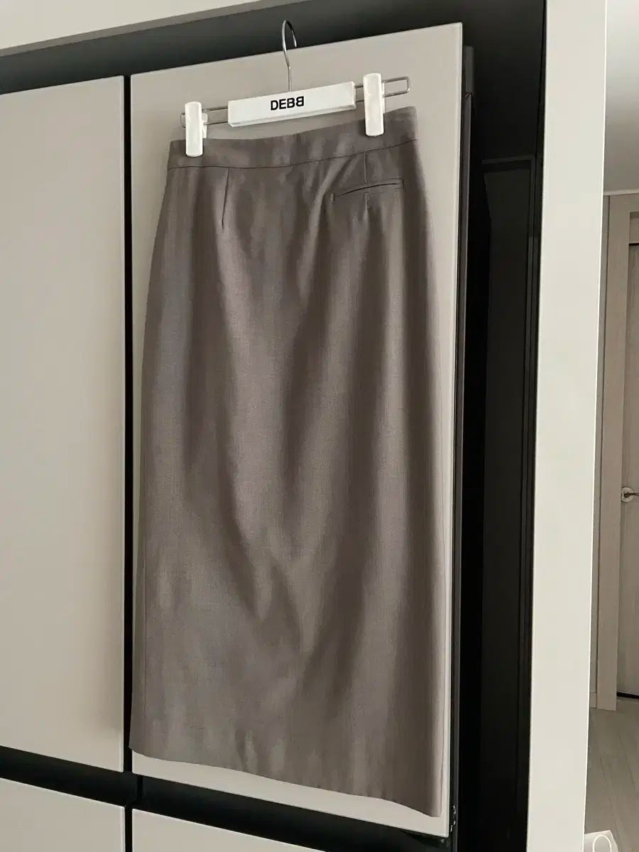 グレーブラウン H ライン スカート S