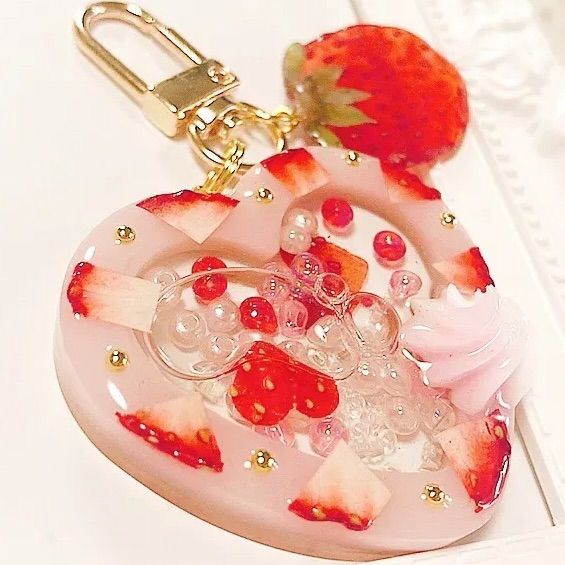 いちごみるくシェイカー◇シェイカーキーホルダー レジン 押し