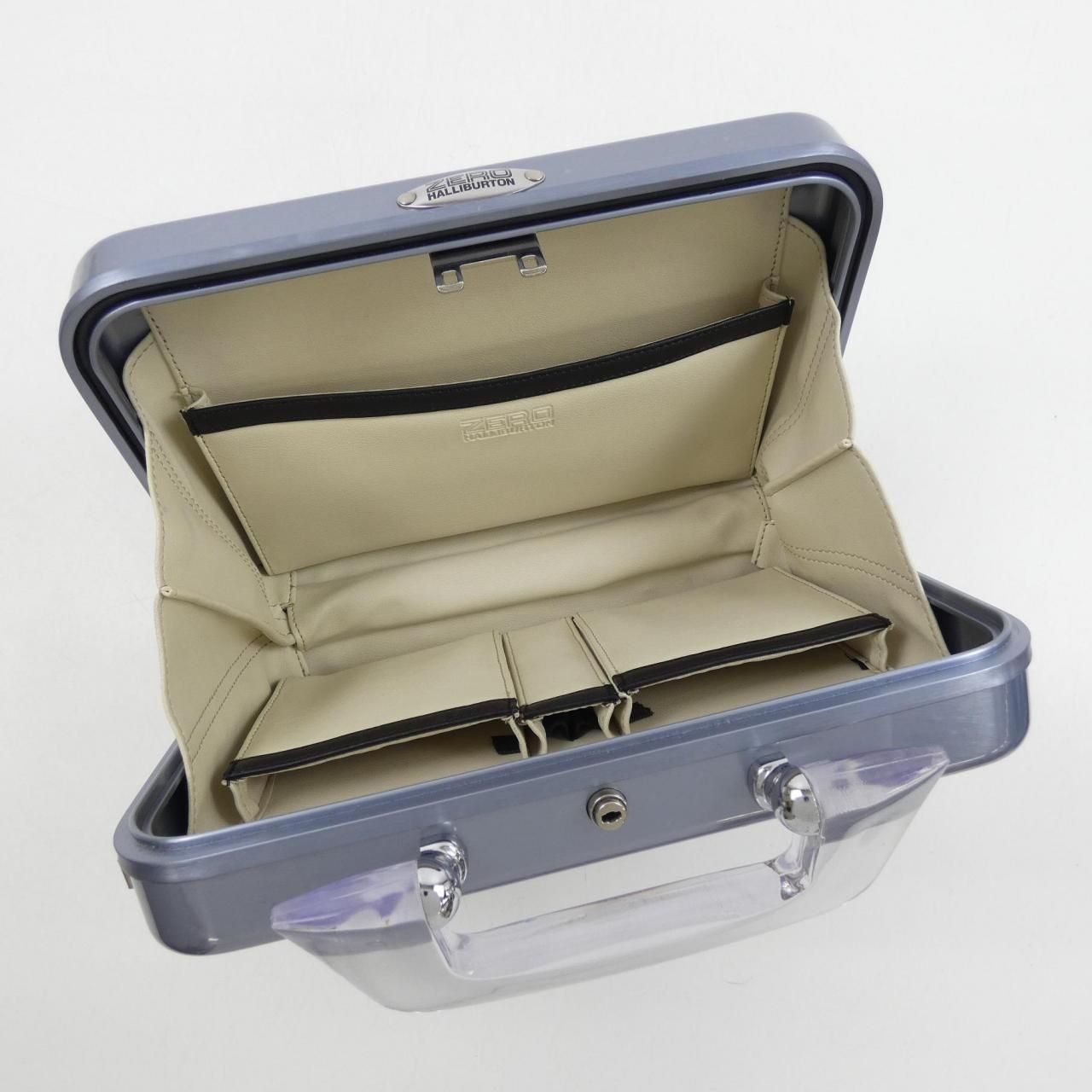 希少　ゼロハリバートン　アルミ製　アタッシュケース　　赤色　内装 希少 ゼロハリバートン ZERO HALLIBURTON アルミ製アタッシュケース