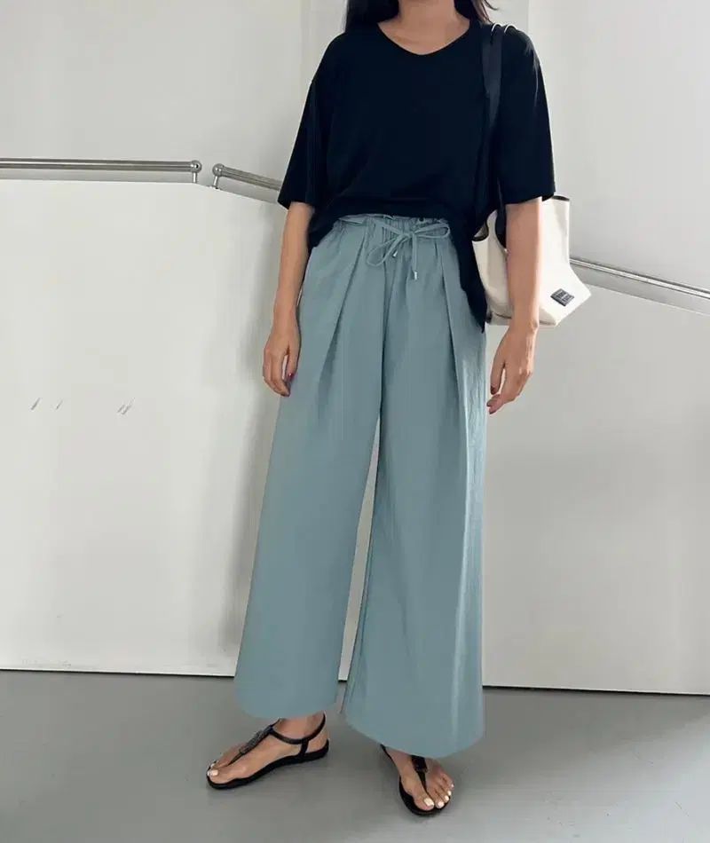 シャカシャカ素材 パンツ