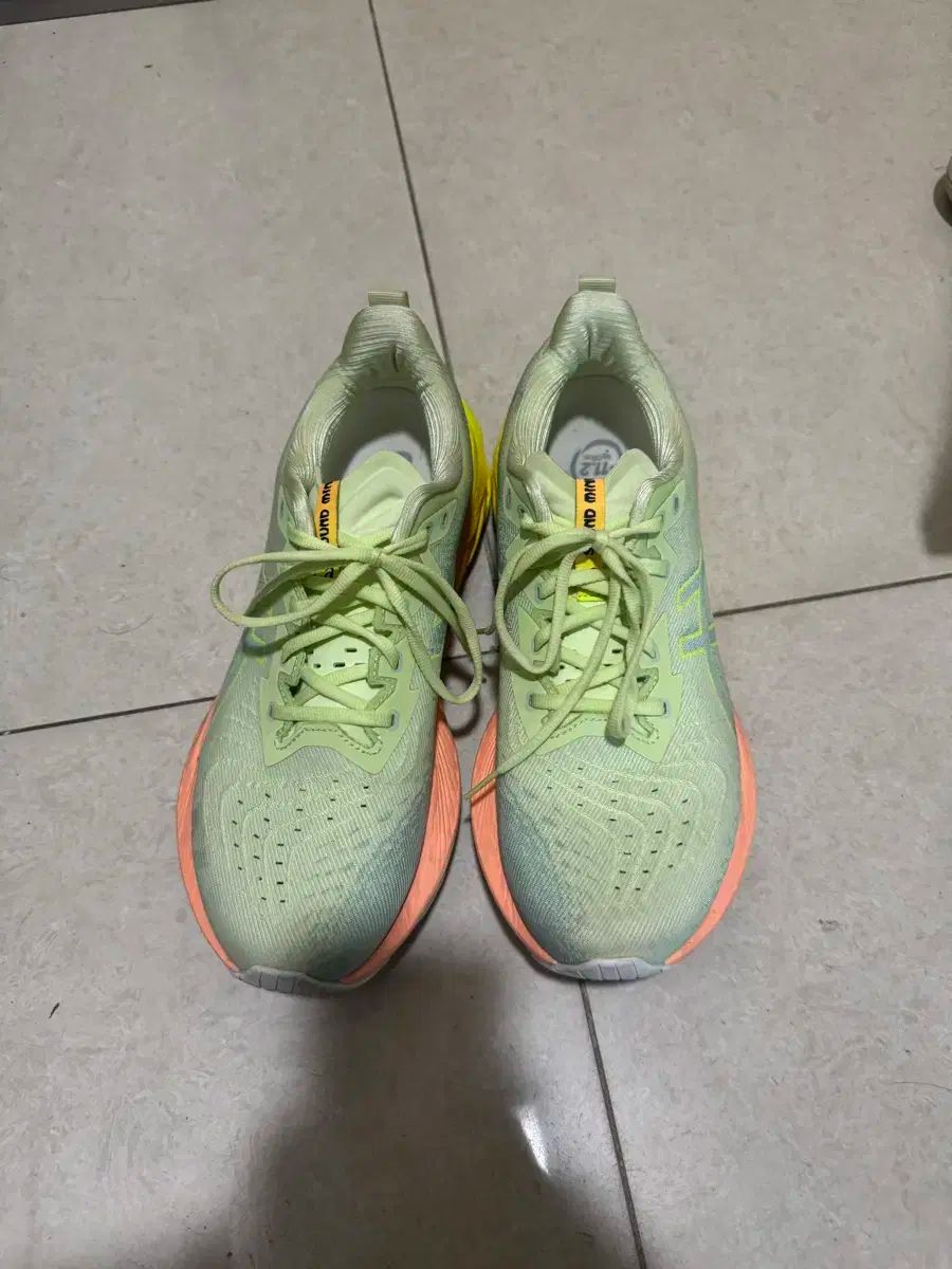Asics アシックス ノバブラスト 4 275
