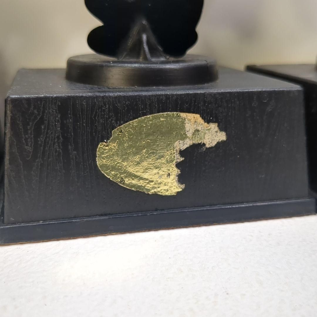 トロフィー Aviva