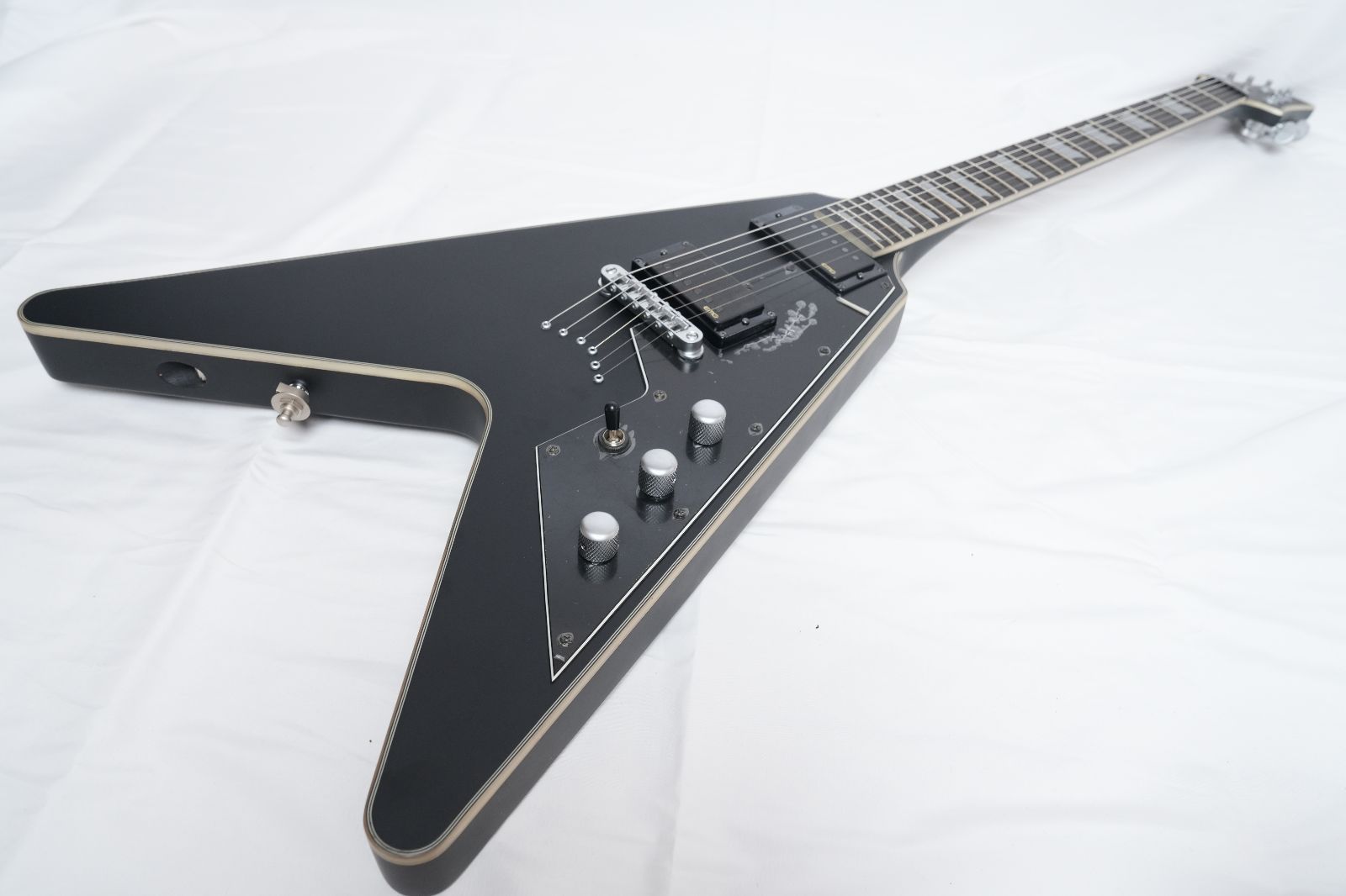 ☆SCHECTER☆PLATINUM Seriese V-1 Satin Black Flying V EMG