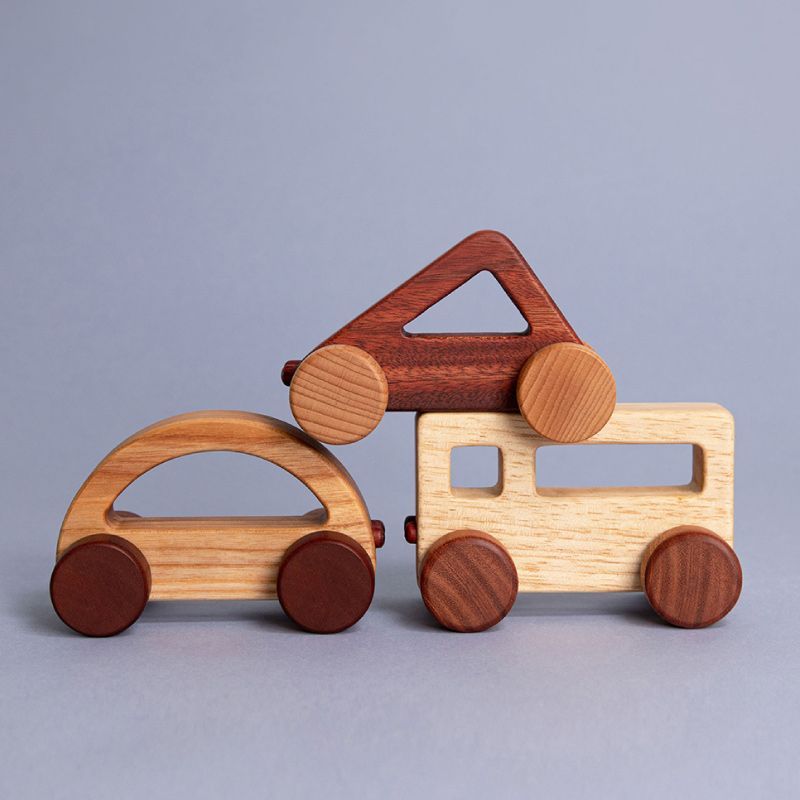 赤ちゃん おもちゃ 6ヶ月 0歳 おもちゃ 車 木のおもちゃ 名前入り