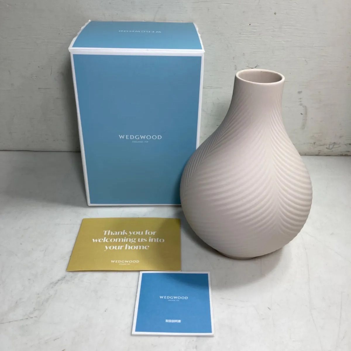 WEDGEWOOD ウェッジウッド　フラワーベース　箱入り　高さ約25cm