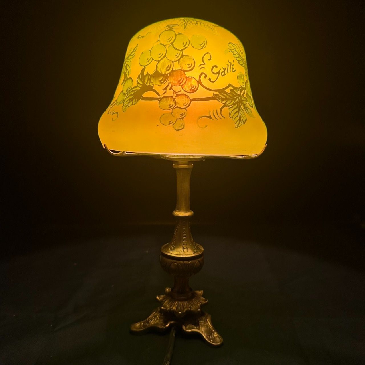 エミールガレ 真鍮台座 ランプ 1灯照明 カメオ彫り 被せガラス 高さ