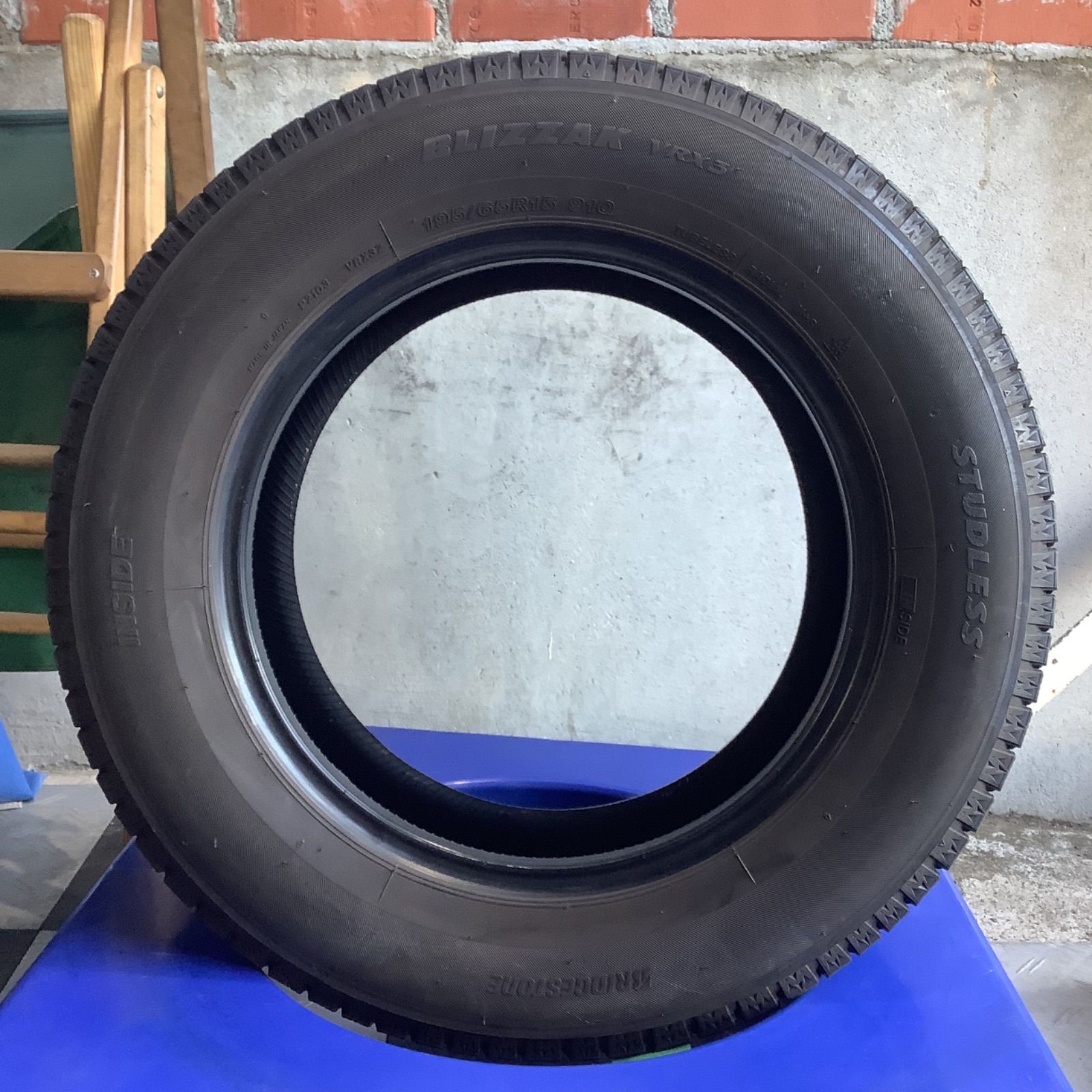 中古ブリヂストンVRX3 スタッドレス195/65R15 2024年製造