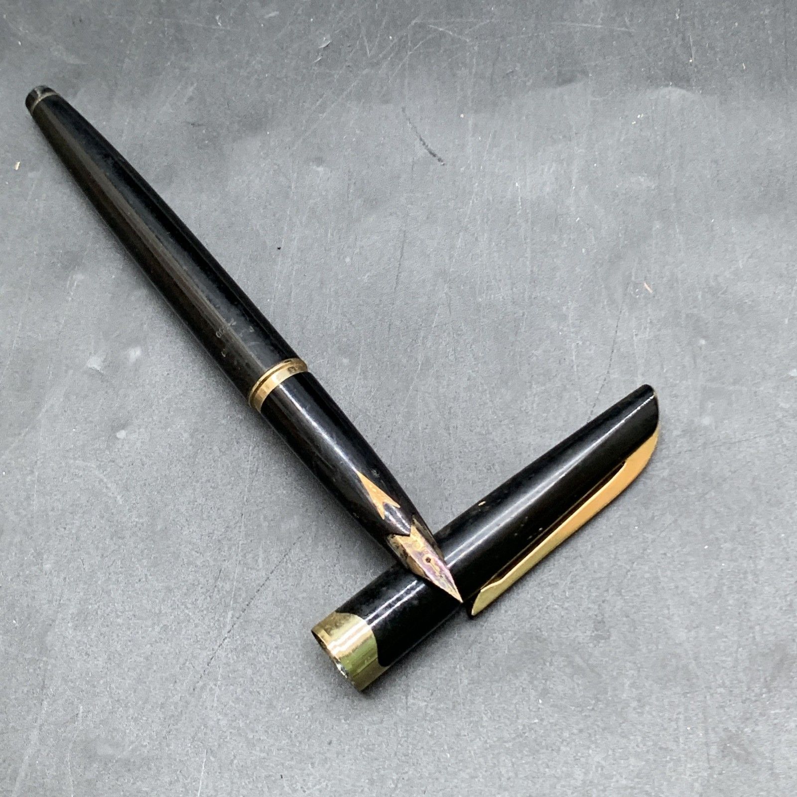 L381 プラチナ万年筆 P-300 ペン先18K 18金 細字 ブラック 筆記未 PLATINUM ネーム刻印あり